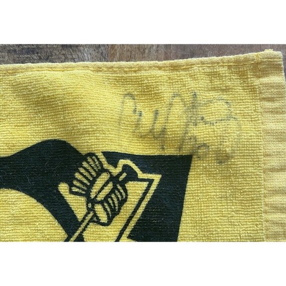 Pittsburgh Penguins Gold Rally Towel Autographed Signed #20 Colby Armstrong Pens - Picture 9 of 11